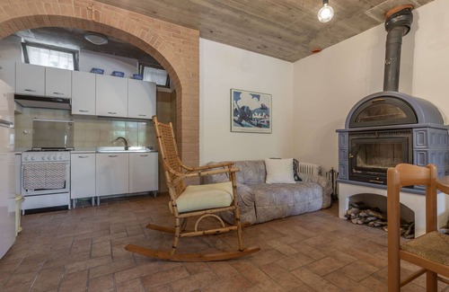 Bolognola Casa | Maravillosa casa de vacaciones privada con WIFI, TV, balcón, vista panorámica, aparcamiento