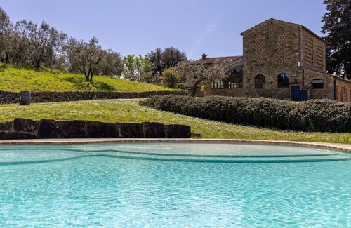 Poggibonsi Villa | Maravillosa casa de vacaciones privada con piscina privada, jacuzzi, A/C, WIFI, TV, patio