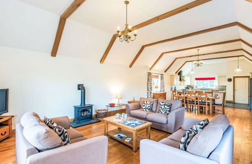 Loch Ness Casa | Estupenda casa de vacaciones privada con WIFI, TV, patio, vista panorámica y aparcamiento