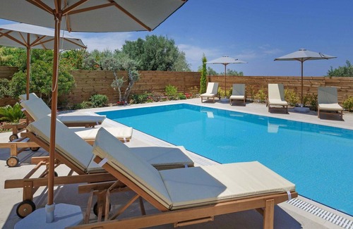 Xiro Chorio Villa | Casa de vacaciones privada con piscina privada, A/C, WIFI, TV, terraza, vista panorámica