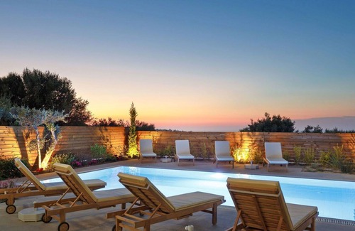 Xiro Chorio Villa | Casa de vacaciones privada con piscina privada, A/C, WIFI, TV, terraza, vista panorámica