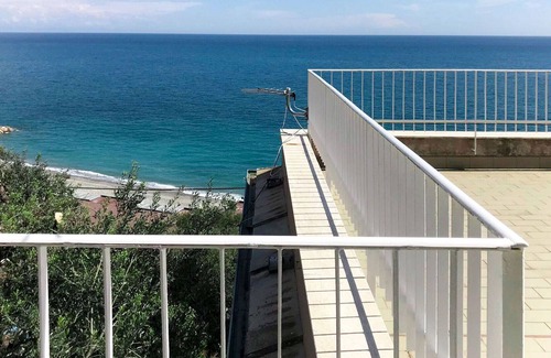 Torre del Mare Casa | Maravillosa casa de vacaciones privada con WIFI, TV, terraza, mascotas permitida y aparcamiento