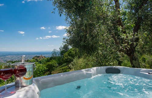 Macchino Casa | Casa de vacaciones privada con jacuzzi, piscina privada, WIFI, TV, patio, mascotas permitida