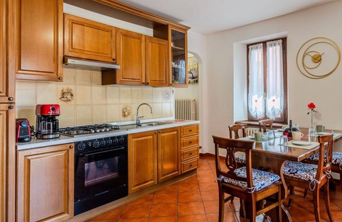 Carlazzo Casa | Estupenda casa de vacaciones privada para 6 personas con WIFI, patio y mascotas permitida