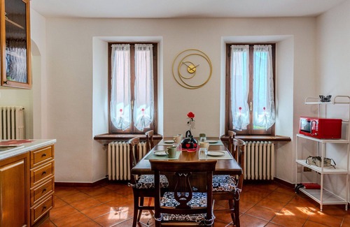 Carlazzo Casa | Estupenda casa de vacaciones privada para 6 personas con WIFI, patio y mascotas permitida