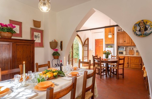 Montecalvoli Villa | Casa de vacaciones privada con WIFI, piscina privada, TV, patio, vista panorámica, aparcamiento