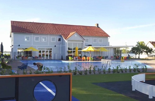 Nunspeet Casa | Preciosa casa de vacaciones privada para 4 personas con piscina, WIFI, TV, terraza y aparcamiento