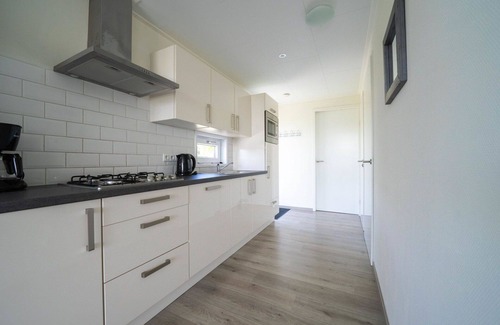 Nunspeet Casa | Preciosa casa de vacaciones privada para 4 personas con piscina, WIFI, TV, terraza y aparcamiento