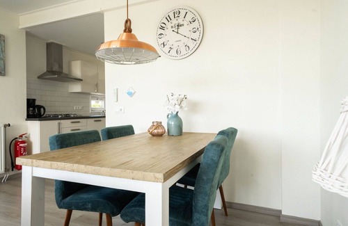 Nunspeet Casa | Preciosa casa de vacaciones privada para 4 personas con piscina, WIFI, TV, terraza y aparcamiento