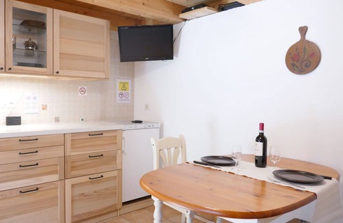 Malvaglia Casa | Maravillosa casa de vacaciones privada para 2 personas con TV y balcón
