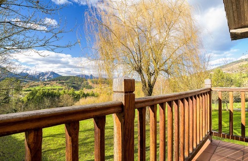 Elorrio Casa | Preciosa casa de vacaciones privada con WIFI, TV, patio, vista panorámica y aparcamiento