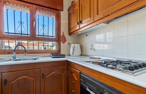 Quesada Casa | Casa de vacaciones privada con A/C, WIFI, piscina privada, terraza, mascotas permitida, aparcamiento