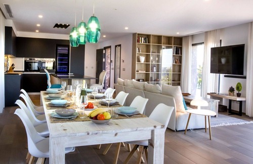Cansalades Villa | Preciosa casa de vacaciones privada con A/C, piscina privada, jacuzzi, WIFI, TV y patio