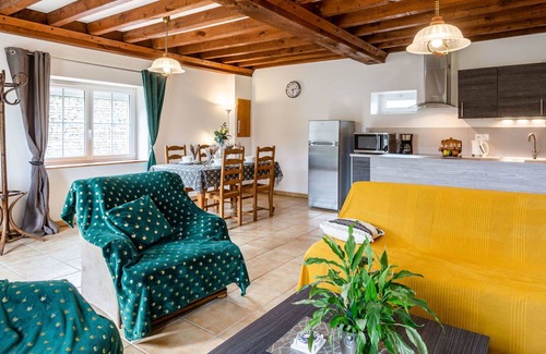 Commes Casa | Preciosa casa de vacaciones privada con WIFI, TV, terraza, mascotas permitida y aparcamiento