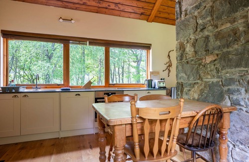 Beauly Casa | Preciosa casa de vacaciones privada con jacuzzi, WIFI, TV y mascotas permitida