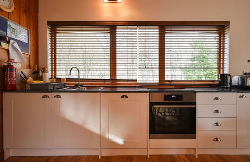 Beauly Casa | Preciosa casa de vacaciones privada con jacuzzi, WIFI, TV y mascotas permitida