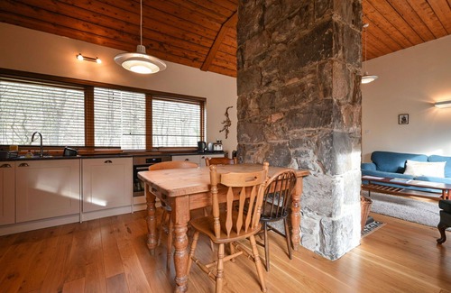 Beauly Casa | Preciosa casa de vacaciones privada con jacuzzi, WIFI, TV y mascotas permitida