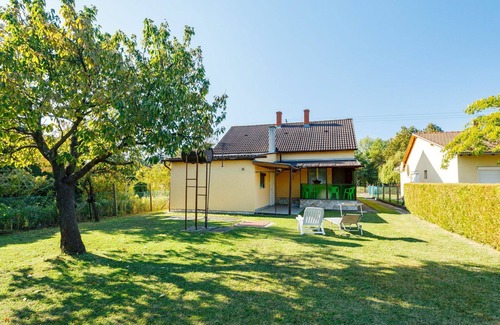 Balatonfenyves Casa | Beautiful private villa for 6 people with TV, terrace and pets allowed