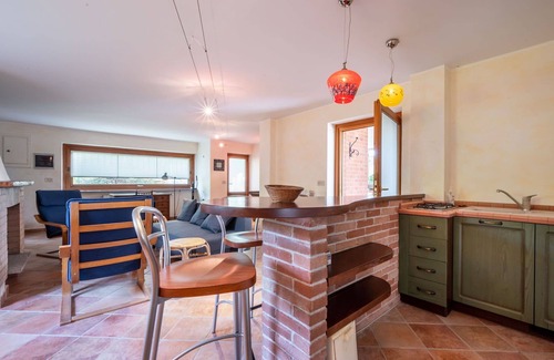 Bossolasco Casa | Maravillosa casa de vacaciones privada con WIFI, TV, balcón, mascotas permitida y aparcamiento
