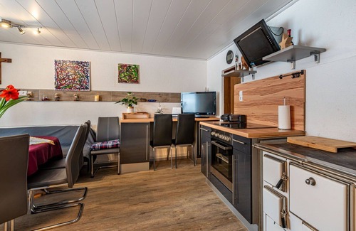 Ebene Reichenau Casa | Maravillosa casa de vacaciones privada con WIFI, TV, balcón, mascotas permitida y aparcamiento