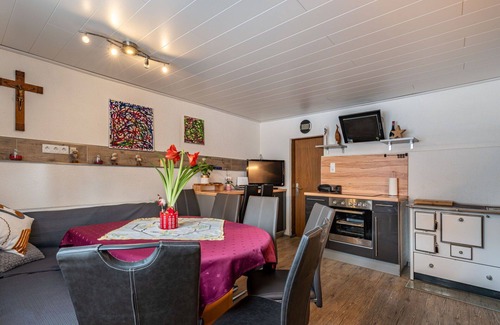 Ebene Reichenau Casa | Maravillosa casa de vacaciones privada con WIFI, TV, balcón, mascotas permitida y aparcamiento