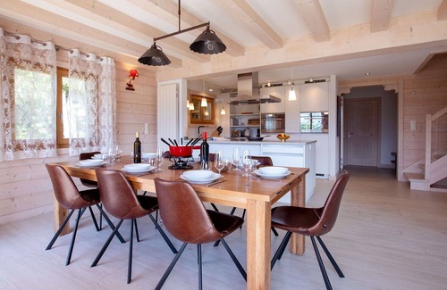 Chesieres Casa | Preciosa casa de vacaciones privada para 8 personas con WIFI, TV, terraza y aparcamiento