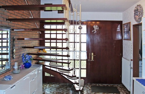 Osteel Casa | Estupenda casa de vacaciones privada con WIFI, TV, terraza, mascotas permitida y aparcamiento