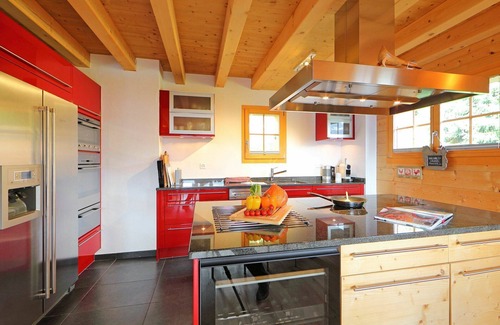 Ollon Casa | Casa de vacaciones privada con WIFI, jacuzzi, TV, terraza, mascotas permitida, aparcamiento
