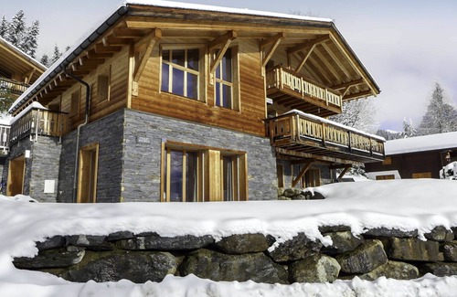 Ollon Casa | Casa de vacaciones privada con WIFI, jacuzzi, TV, terraza, mascotas permitida, aparcamiento