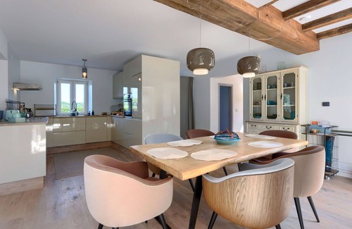 Momjan Casa | Maravillosa casa de vacaciones privada con WIFI, A/C, piscina privada, TV, patio y aparcamiento