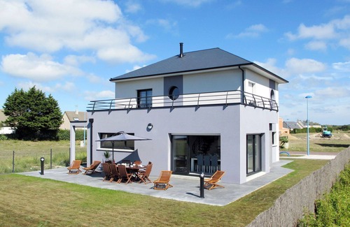 Pirou Casa | Maravillosa casa de vacaciones privada con WIFI, TV, terraza, mascotas permitida y aparcamiento
