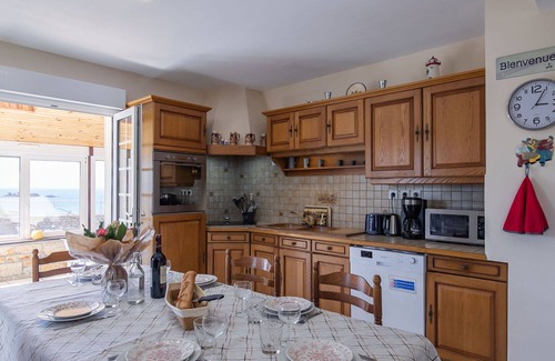 Plouarzel Casa | Estupenda casa de vacaciones privada con WIFI, TV, terraza, mascotas permitida y aparcamiento