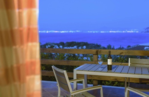 Samos Town Villa | Casa de vacaciones privada con piscina privada, WIFI, A/C, TV, terraza, vista panorámica