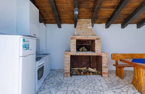 Rezanci Casa | Maravillosa casa de vacaciones privada con WIFI, A/C, piscina privada, TV, terraza y aparcamiento