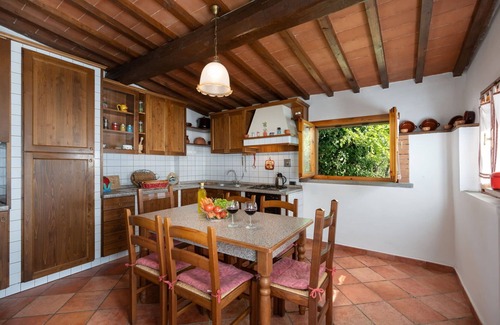 Dicomano Villa | Casa de vacaciones privada con piscina privada, jacuzzi, WIFI, TV, vista panorámica, aparcamiento