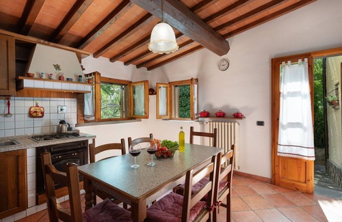 Dicomano Villa | Casa de vacaciones privada con piscina privada, jacuzzi, WIFI, TV, vista panorámica, aparcamiento
