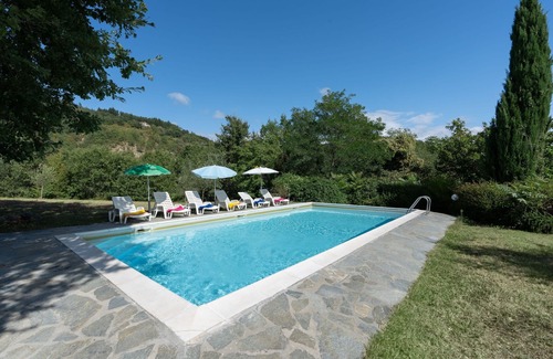 Dicomano Villa | Casa de vacaciones privada con piscina privada, jacuzzi, WIFI, TV, vista panorámica, aparcamiento