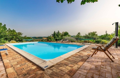 Bettolelle Villa | Maravillosa casa de vacaciones privada con WIFI, piscina privada, TV y vista panorámica
