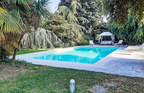 Rovato Villa | Casa de vacaciones privada con piscina privada, WIFI, bañera de hidromasaje, A/C, TV, patio