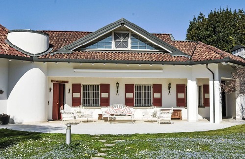 Rovato Villa | Casa de vacaciones privada con piscina privada, WIFI, bañera de hidromasaje, A/C, TV, patio