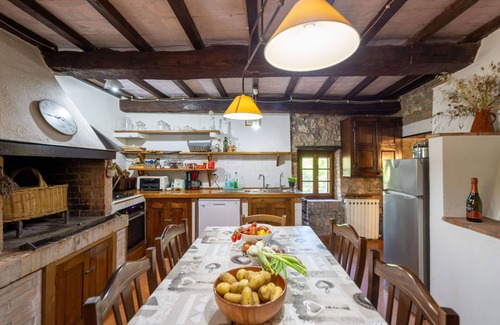 Monticiano Villa | Casa de vacaciones privada con WIFI, piscina privada, TV, patio, mascotas permitida, aparcamiento