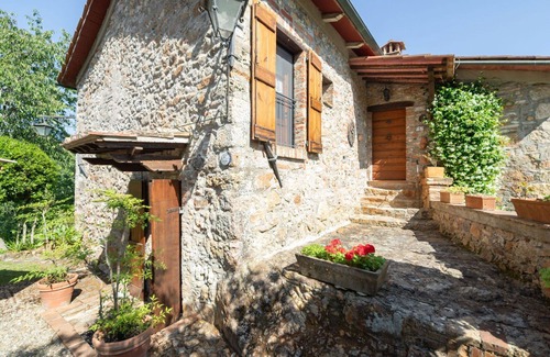 Monticiano Villa | Casa de vacaciones privada con WIFI, piscina privada, TV, patio, mascotas permitida, aparcamiento