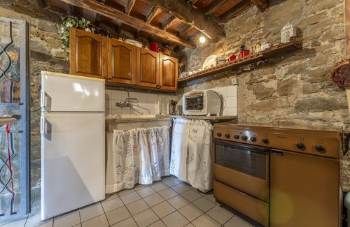 Uzzano Villa | Estupenda casa de vacaciones privada para 5 personas con WIFI, piscina privada y mascotas permitida