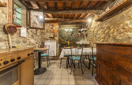 Uzzano Villa | Estupenda casa de vacaciones privada para 5 personas con WIFI, piscina privada y mascotas permitida