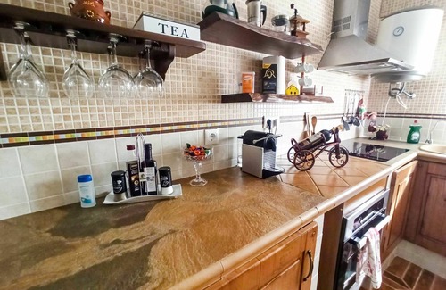Cabra Villa | Casa de vacaciones privada con WIFI, piscina privada, A/C, bañera de hidromasaje, TV, terraza