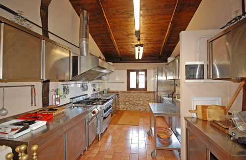 Narni Villa | Hermosa propiedad rodeada de vegetación, 18 - 28 personas, piscina privada