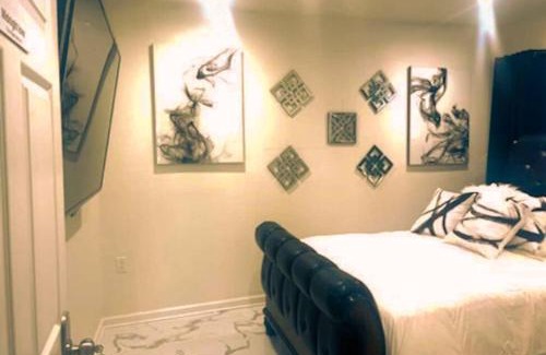 Olde Huntersville Apartamento | Beautiful Queen Luxury Suite Near Downtown Norfolk