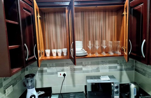 Accra Apartamento | Beautiful Quiet & Cozy Close to Highway