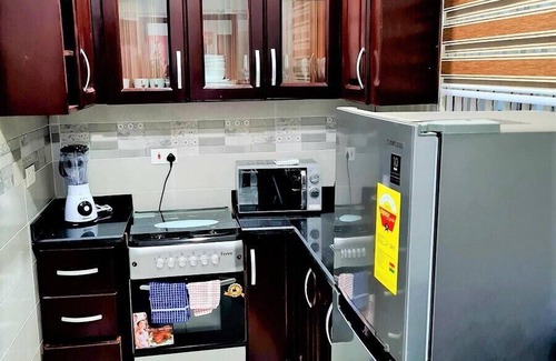 Accra Apartamento | Beautiful Quiet & Cozy Close to Highway