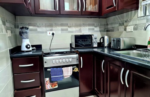 Accra Apartamento | Beautiful Quiet & Cozy Close to Highway
